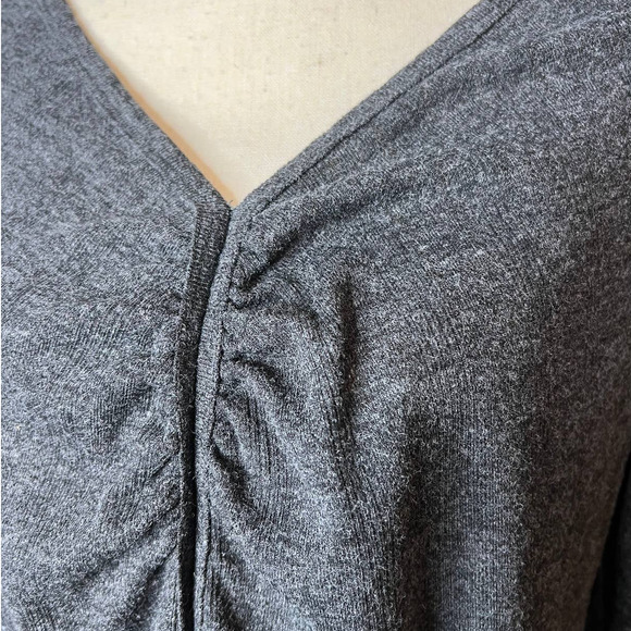 Weekend by Suzanne Betro Sweater Gray Marled Polyester Blend Bell Sleeves Sz XL - Picture 2 of 6